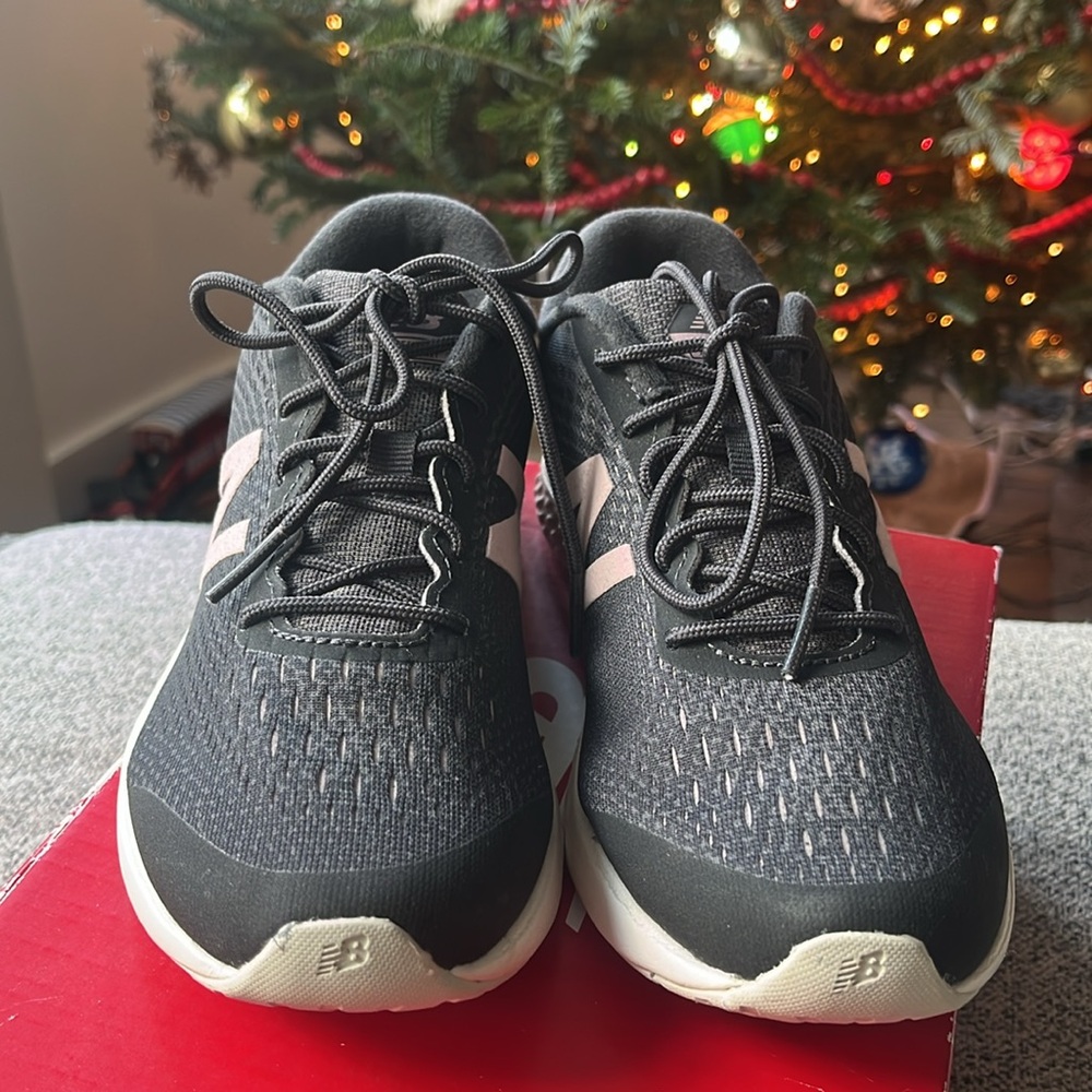 NWT New Balance Kids Fresh Foam Arishi (Size 3 USA/35 EUR)